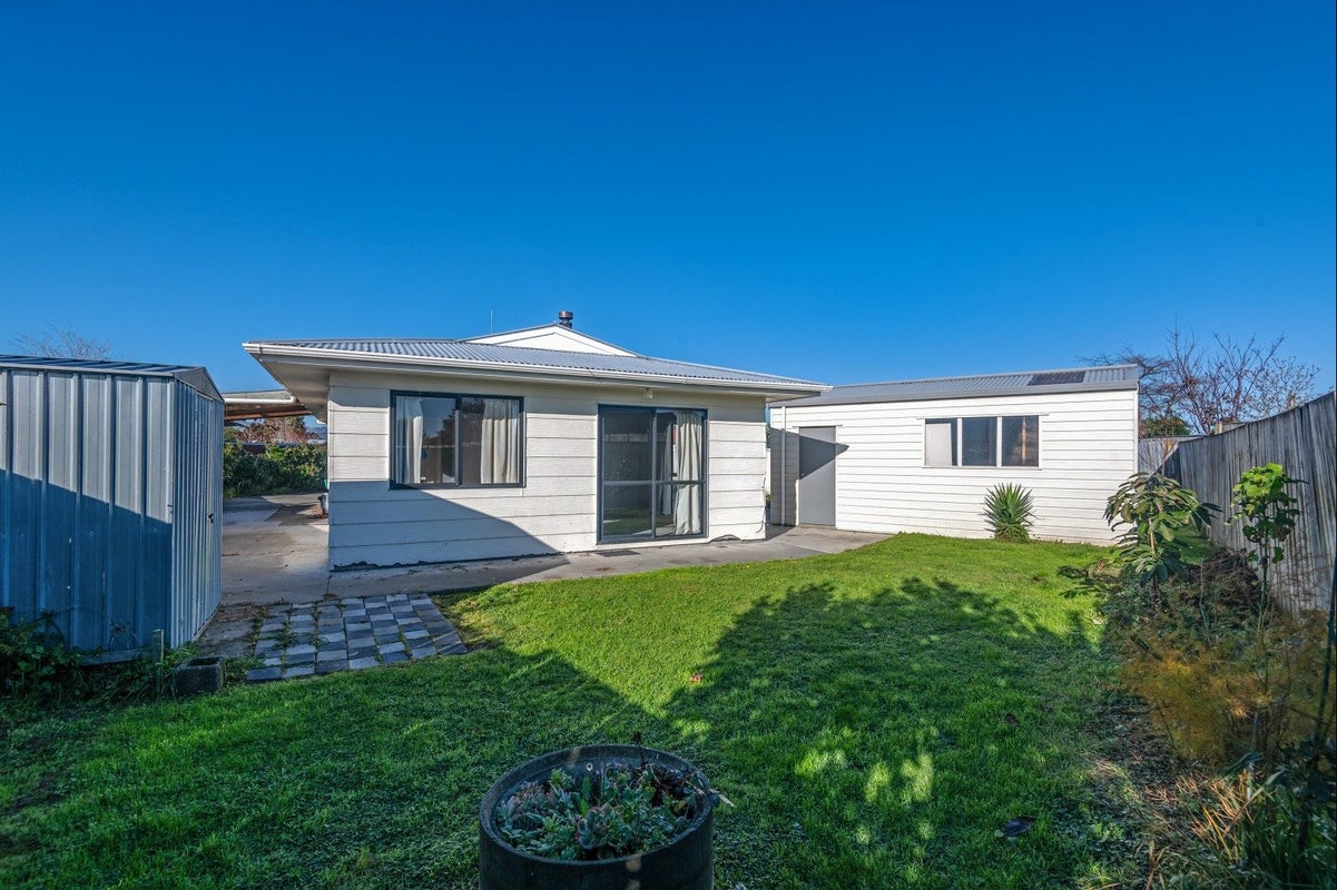 28B Chelmarsh Place, Highbury, Palmerston North - Carousel 1