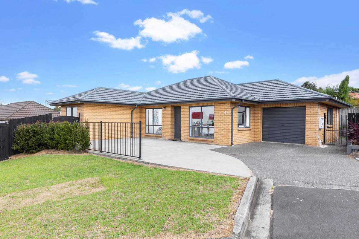 4 Taatahi Street, Weymouth, Auckland - Carousel 1