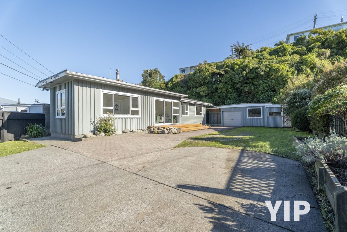 44 Salford Street, Newlands, Wellington - Carousel 1