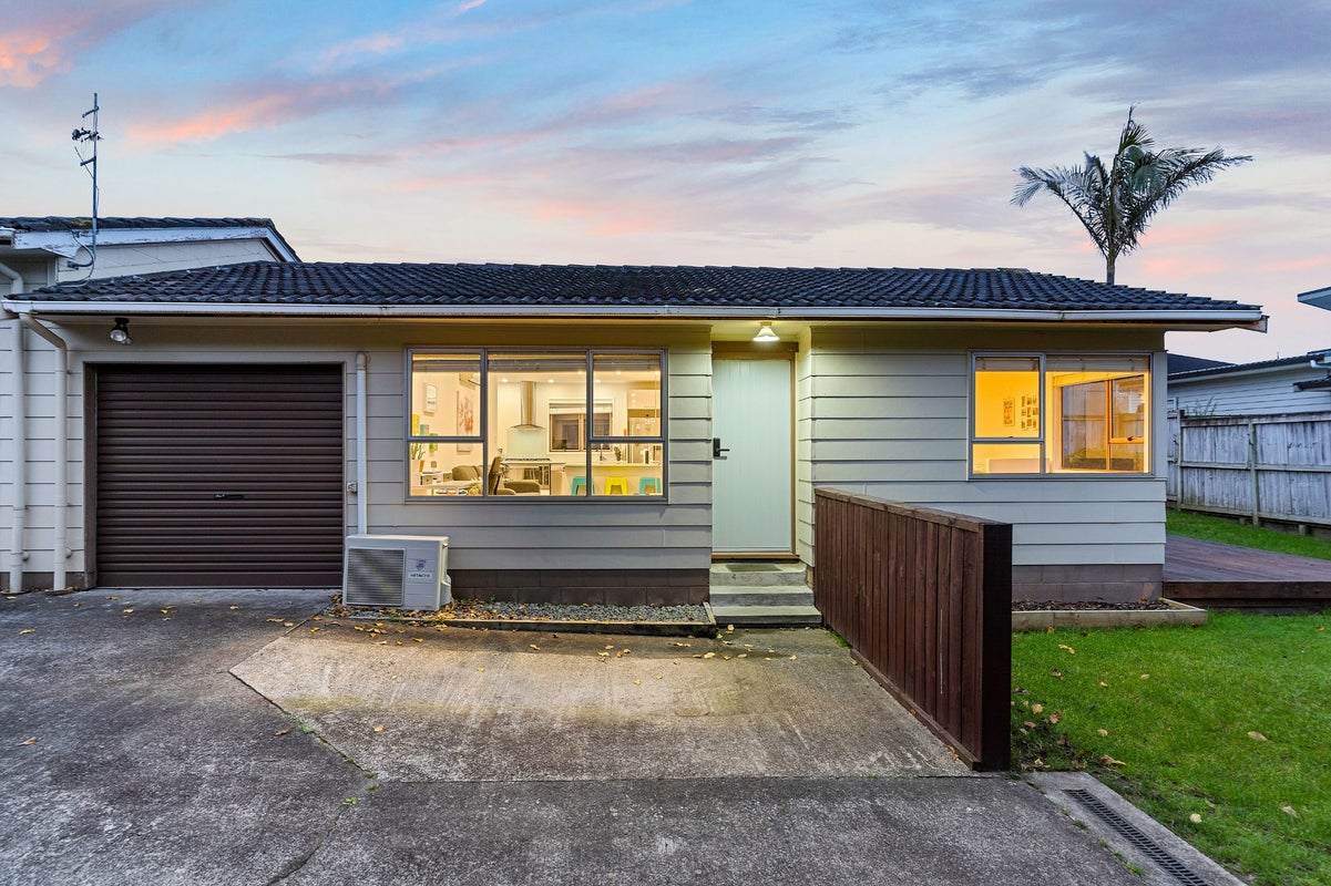 3/100 Royal Road, Massey, Auckland - Carousel 1