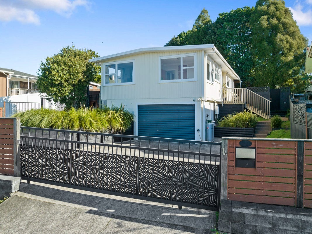 1A Talavera Place, Te Atatu South, Auckland - Carousel 1