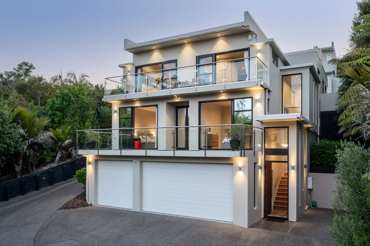16 Kahikatea Close, Campbells Bay, Auckland - Carousel 1
