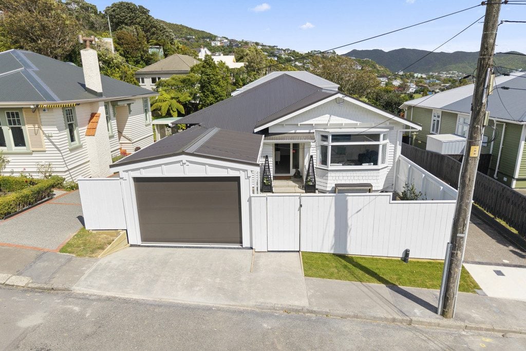 66 Donald Street, Karori, Wellington - Carousel 1