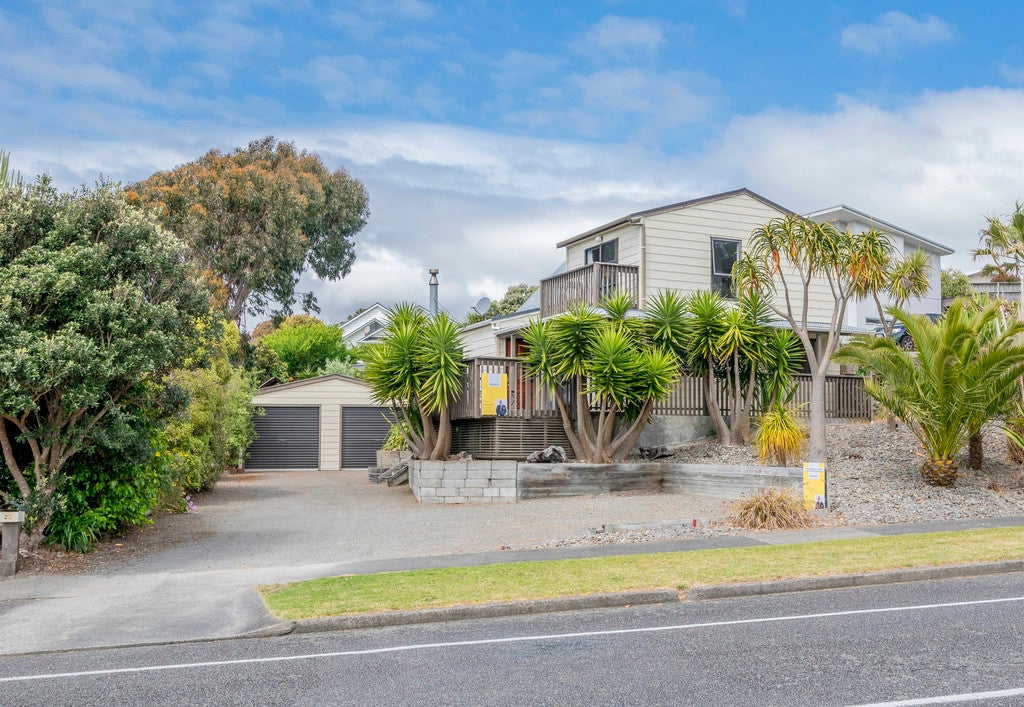 20 Weggery Drive, Waikanae Beach, Waikanae - Carousel 1