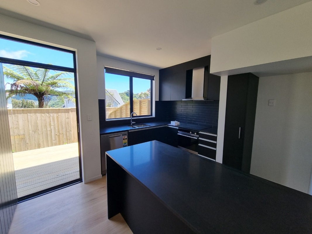 8/13 Fancourt Street, Karori, Wellington - Carousel 2