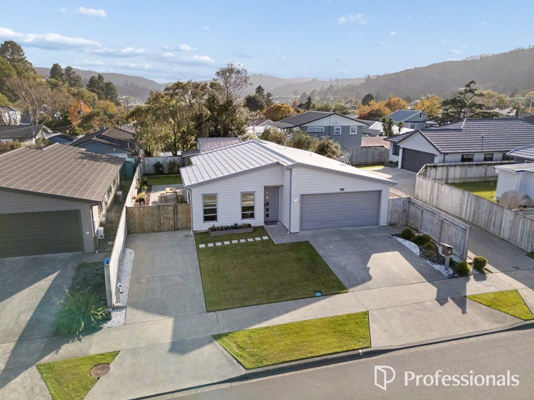 16 Poppy Watts Grove, Stokes Valley, Lower Hutt - Carousel 2