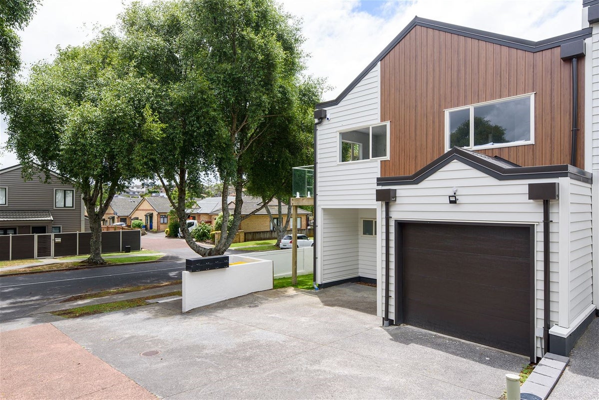 1/14 Fields Parade, Oteha, Auckland - Carousel 1