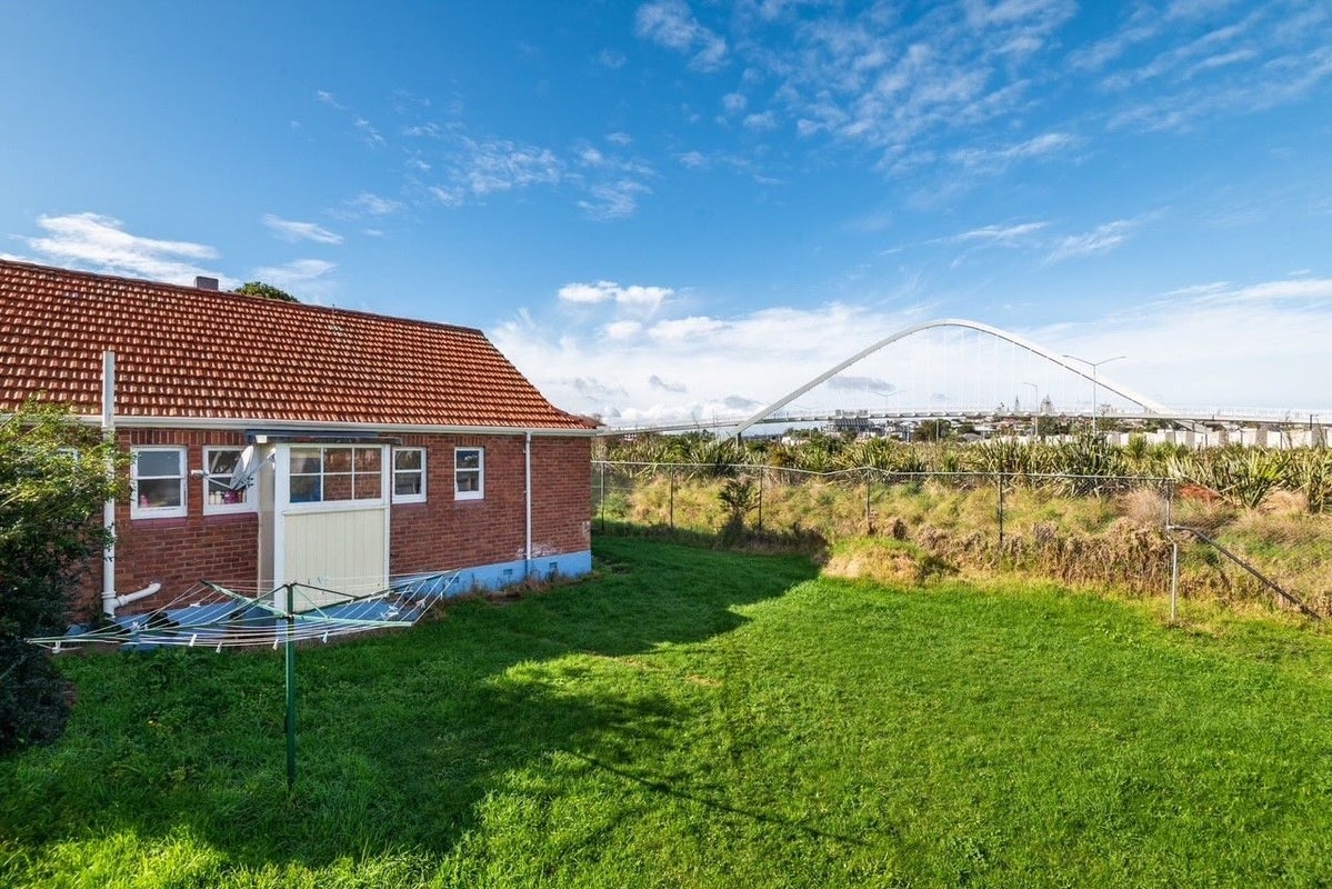 5 Barrymore Road, Mount Albert, Auckland - Carousel 1