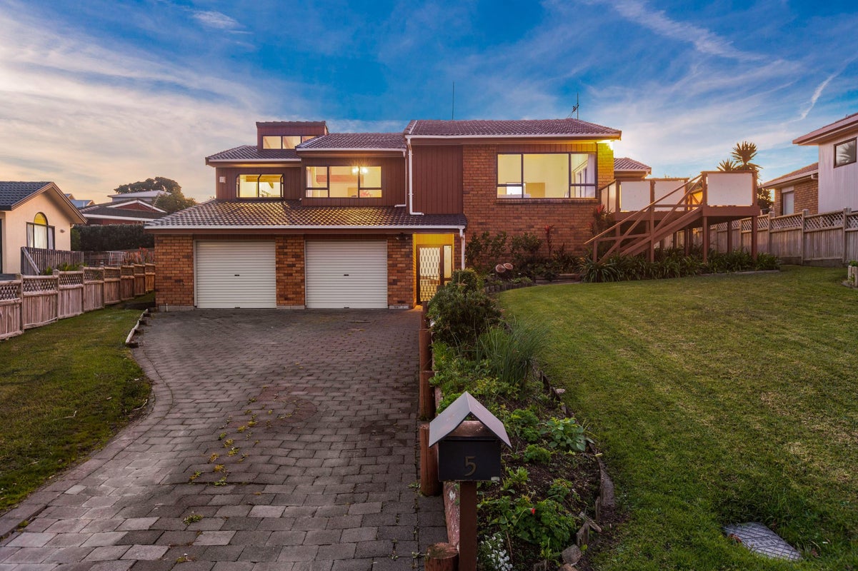 5 Seagrove Road, West Harbour, Auckland - Carousel 2