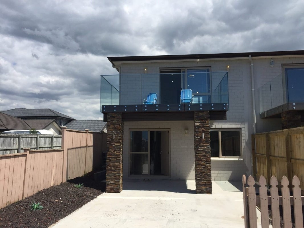 1 Freedom Lane, Beachlands, Auckland - Carousel 1
