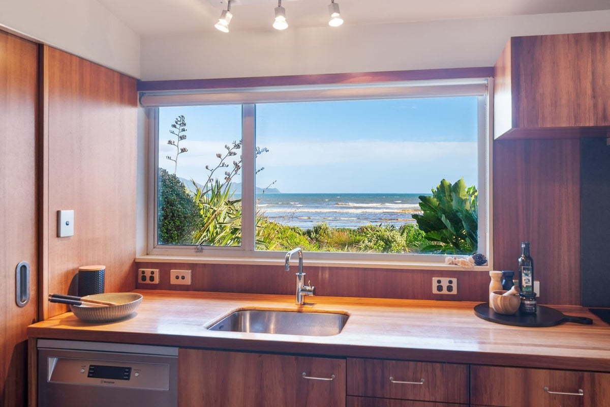 75 Field Way, Waikanae Beach, Waikanae - Carousel 2