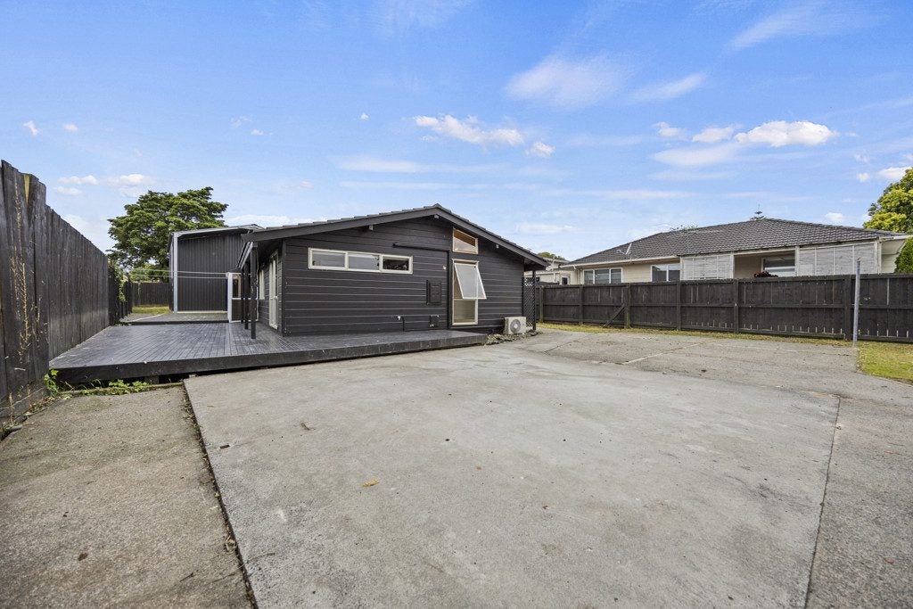9 McInnes Road, Weymouth, Auckland - Carousel 2