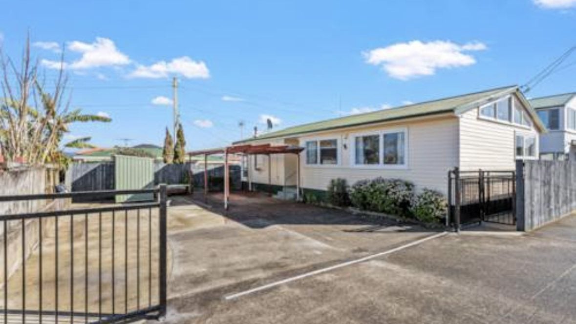 121 Canal Road, Avondale, Auckland - Carousel 1