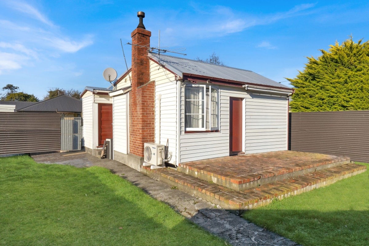 81 Mcmurdo Street, Tinwald, Ashburton - Carousel 1