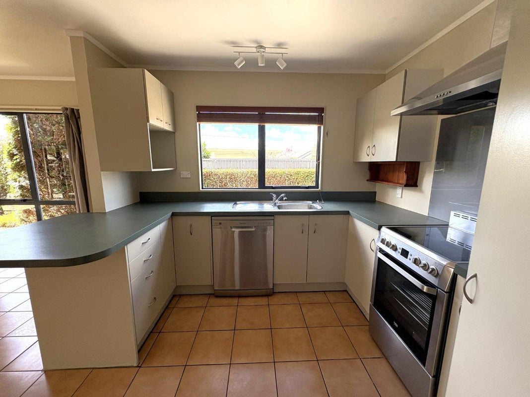 5 Ada Place, Fairview Downs, Hamilton - Carousel 2