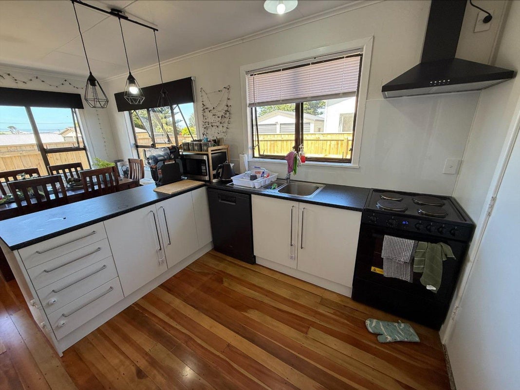 15 Cornfoot Street, Castlecliff, Whanganui - Carousel 2