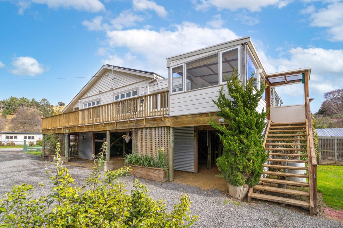 20 Charles Street, Tinui - Carousel 2