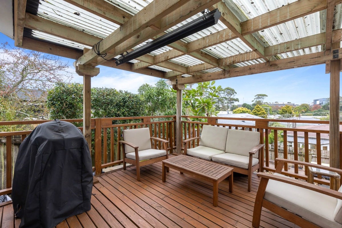 2/78 Vodanovich Road, Te Atatu South, Auckland - Carousel 10