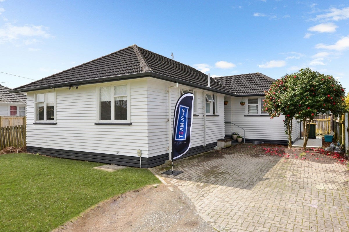 57 Marshall Street, Fairfield, Hamilton - Carousel 2