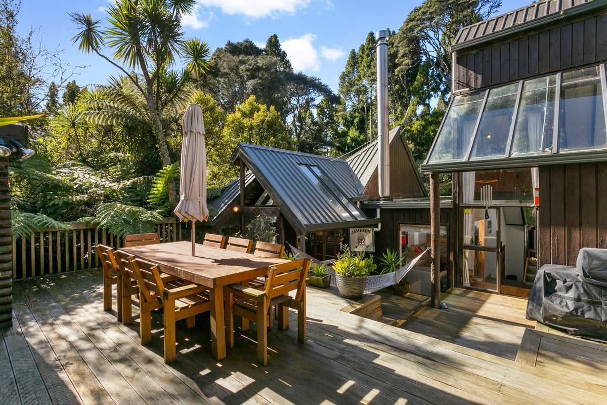 21 Kaurimu Rise, Titirangi, Auckland - Carousel 1