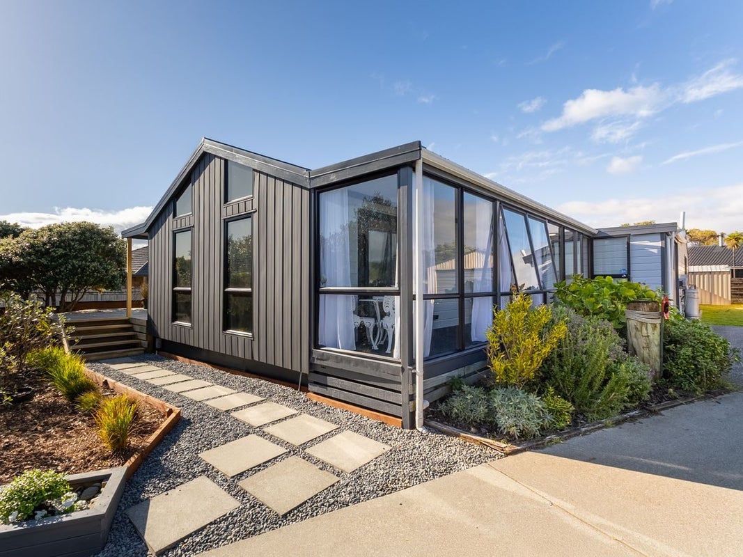 20 Olive Terrace, Paraparaumu Beach, Paraparaumu - Carousel 1