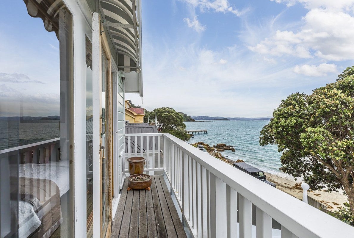 385 Karaka Bay Road, Karaka Bays, Wellington - Carousel 2