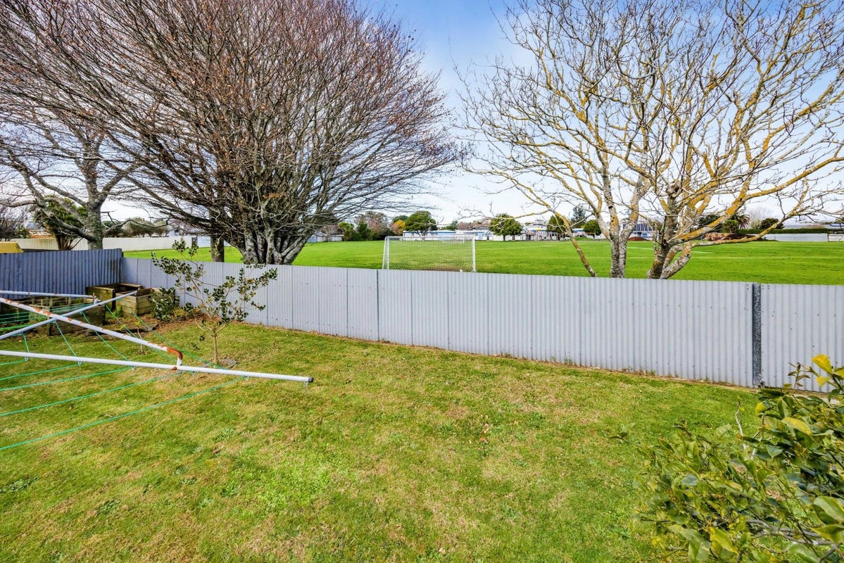 14 Karaka Street, Merrilands, New Plymouth - Carousel 34