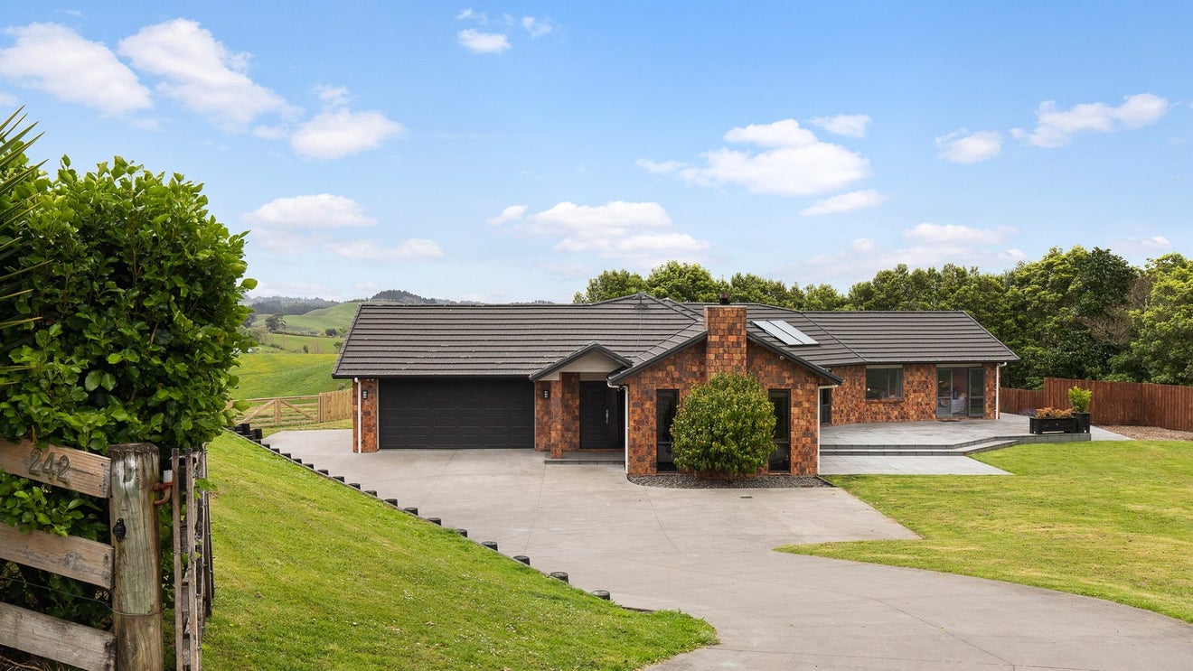 242 Jones Road, Papakura - Carousel 1