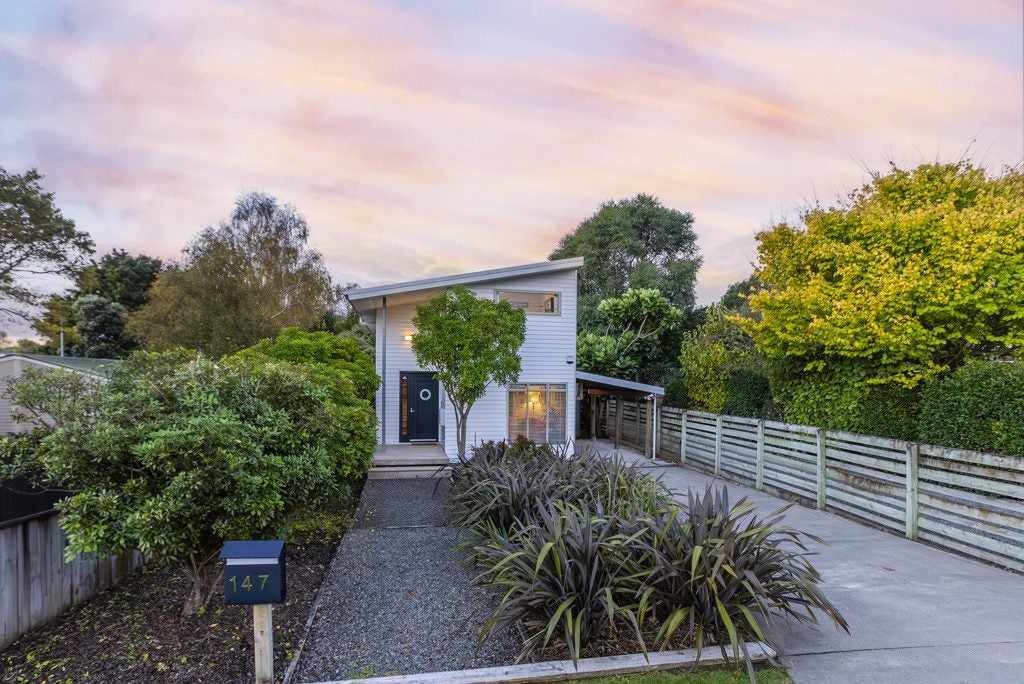 147 Raumati Road, Raumati Beach, Paraparaumu - Carousel 1
