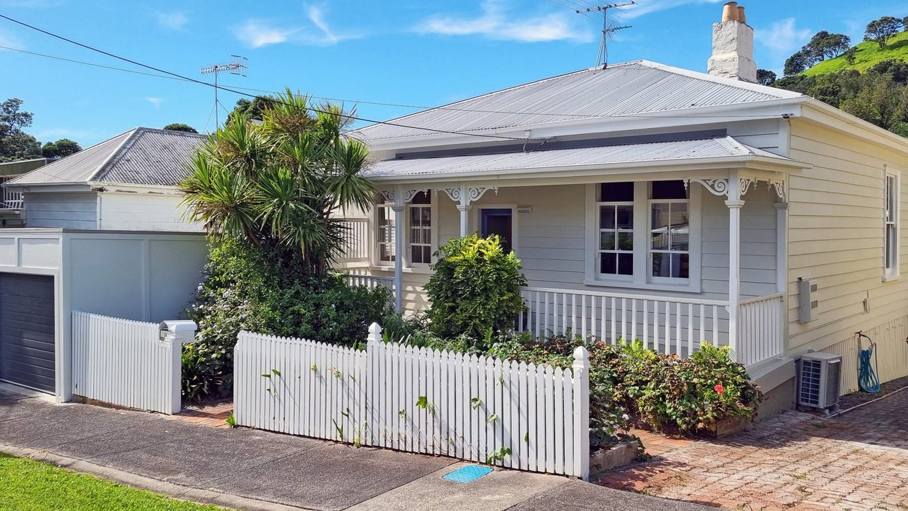 14 Owens Road, Devonport, Auckland - Carousel 2