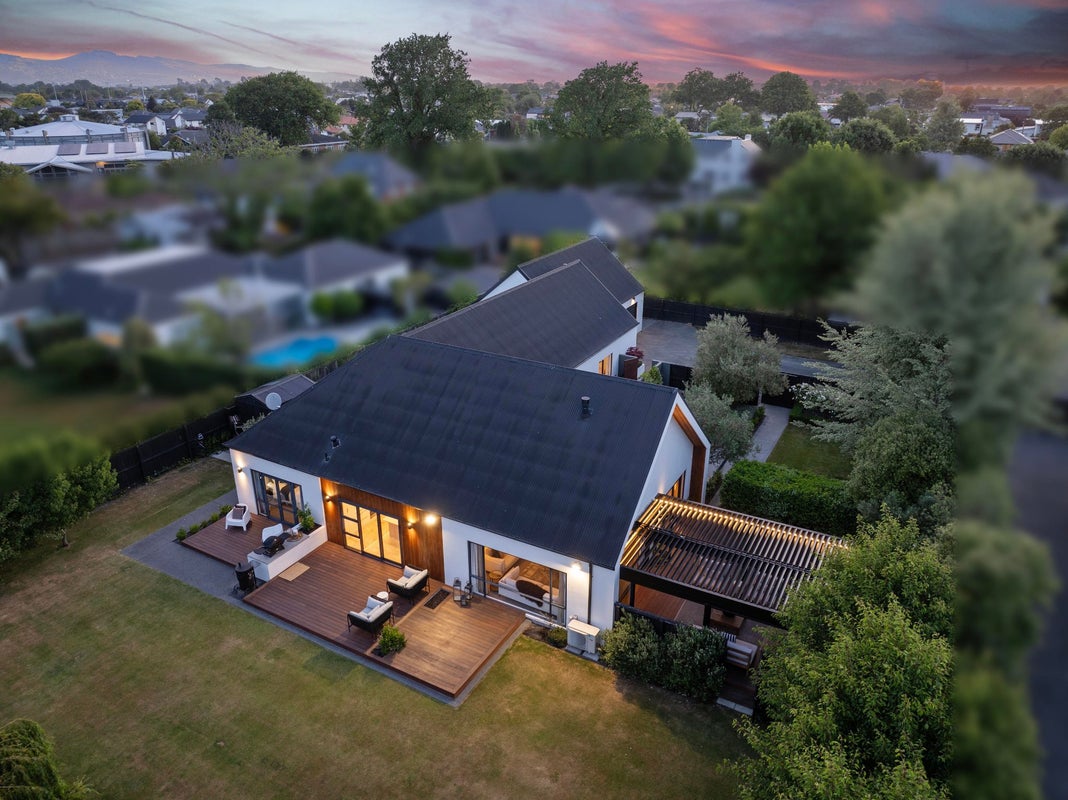 8 Carnaby Close, St Albans, Christchurch - Carousel 2