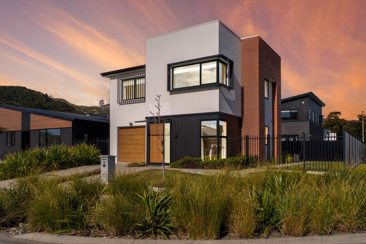 38 Mawai Hakona Drive, Wallaceville, Upper Hutt - Carousel 1