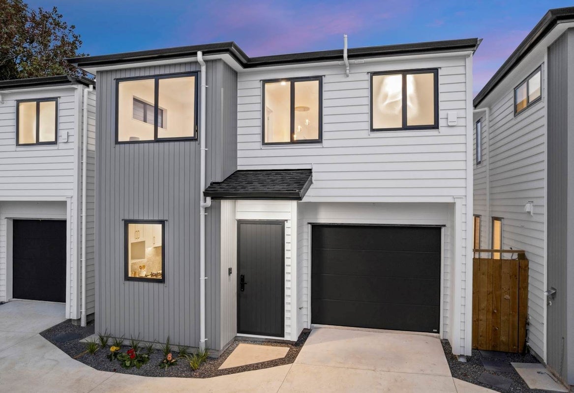 54 Rodney Street, Howick, Auckland - Carousel 1
