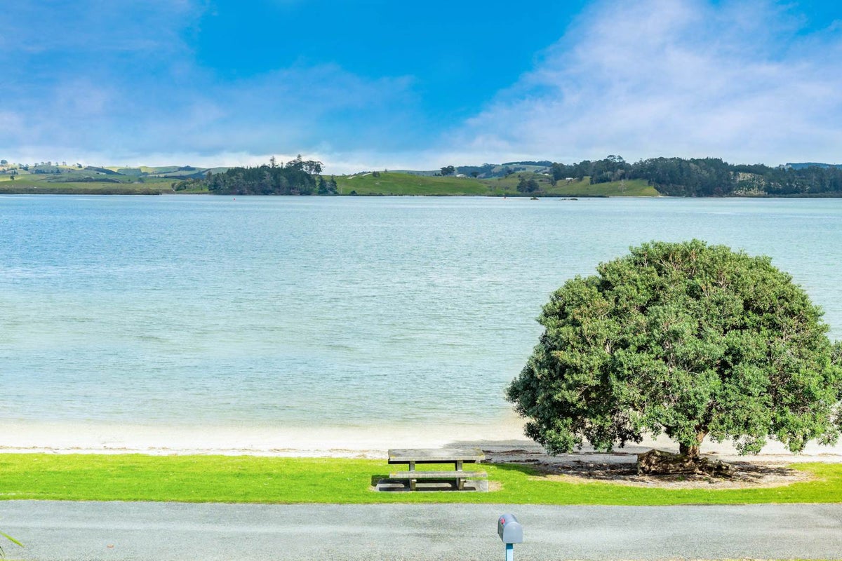 34 The Strand, Maungaturoto - Carousel 1