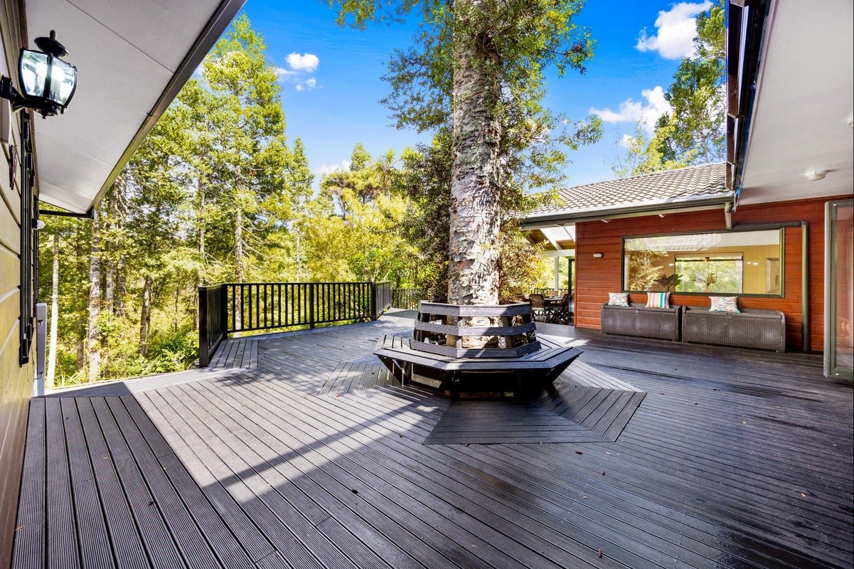 33 Treetops Way, Bayview, Auckland - Carousel 21