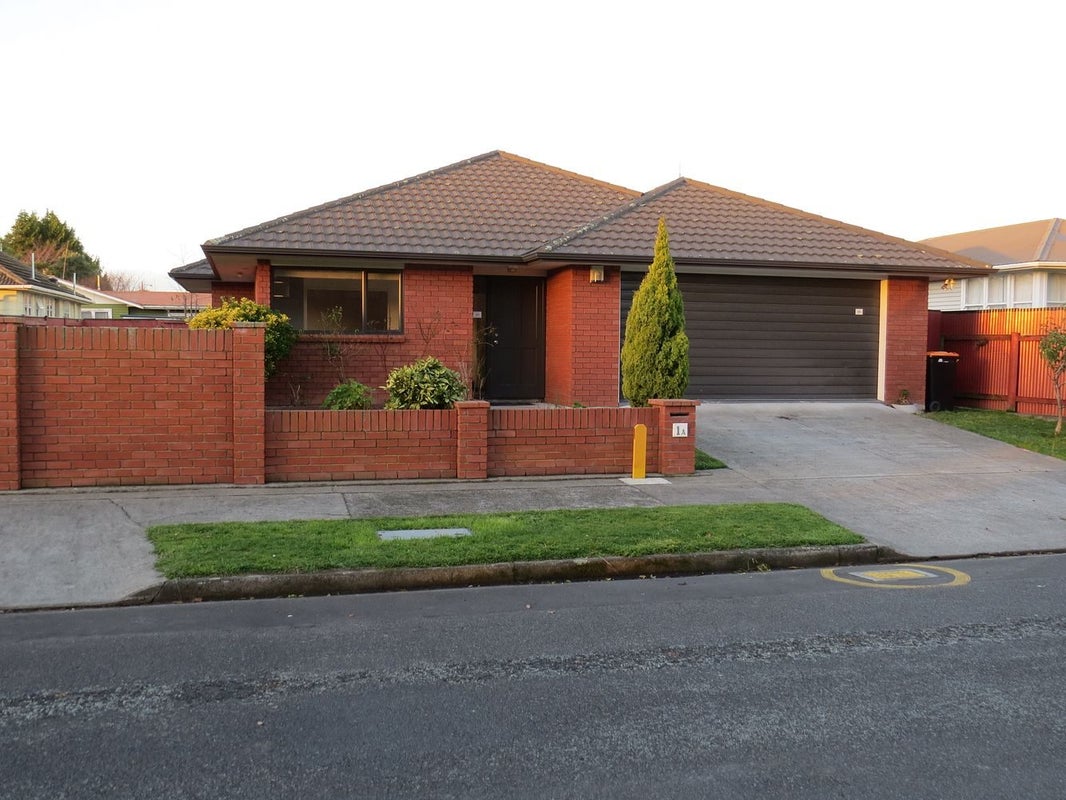 1 Newbury Street, Awapuni, Palmerston North - Carousel 1