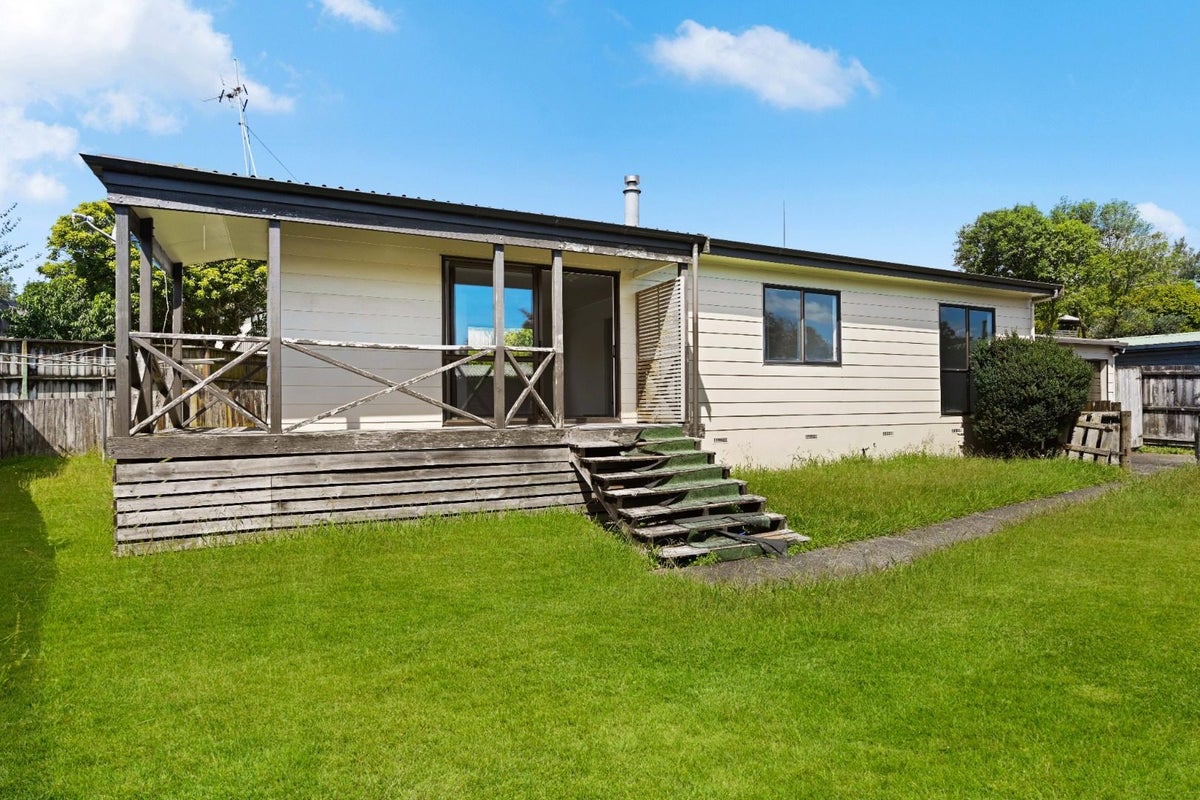 3B Judena Place, Pukete, Hamilton - Carousel 1