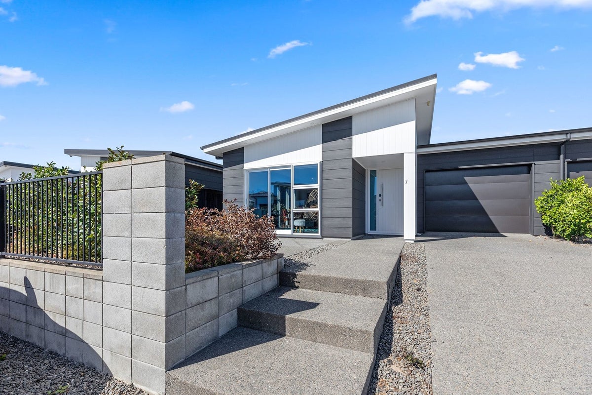 7 Manaia Place, Papamoa - Carousel 1