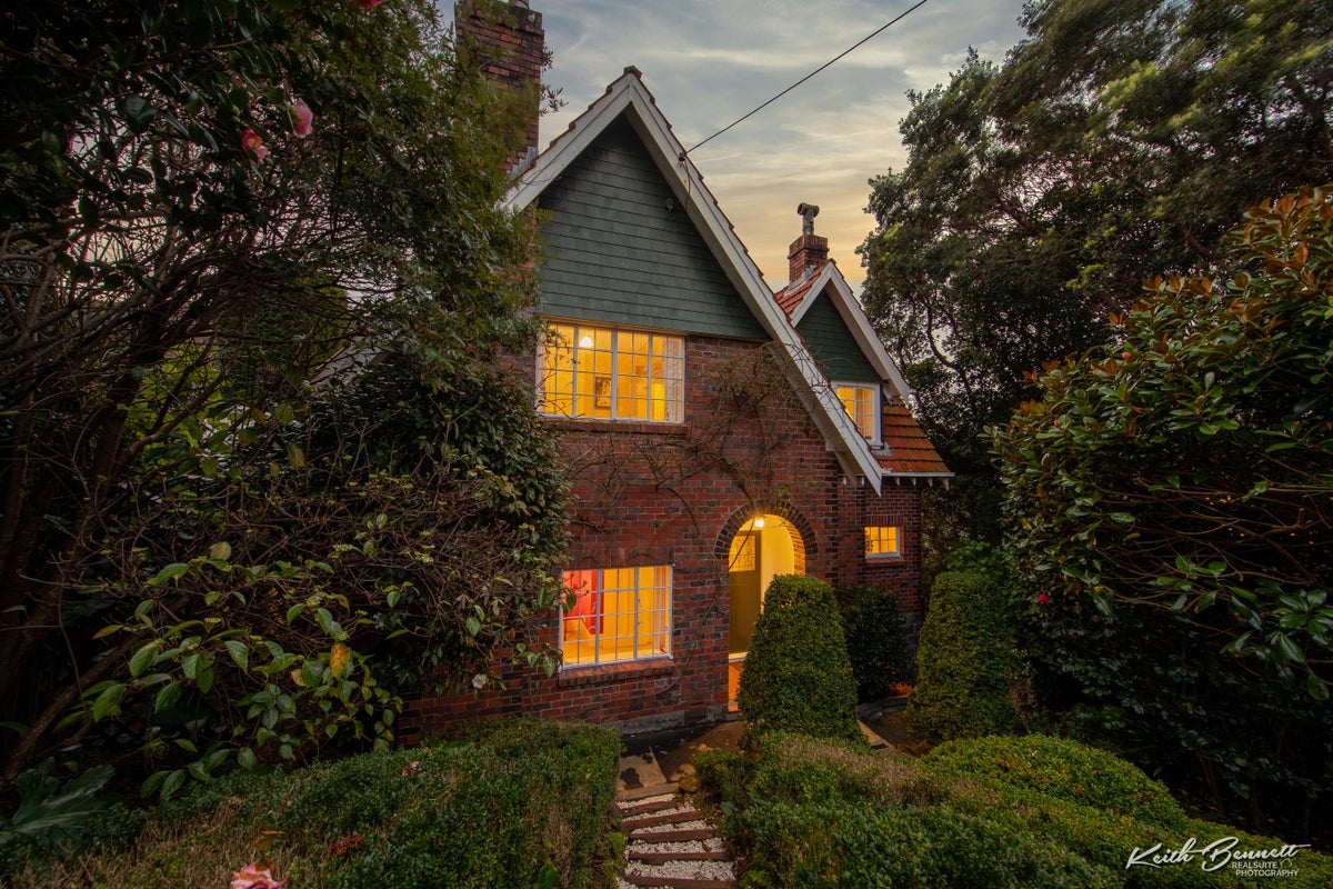 86 Bolton Street, Kelburn, Wellington - Carousel 1