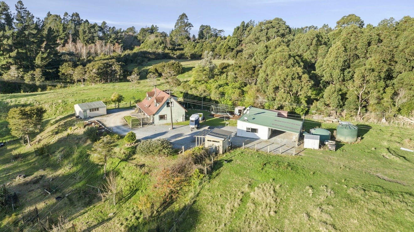 39 Upper Tukurua Road, Parapara, Takaka - Carousel 2