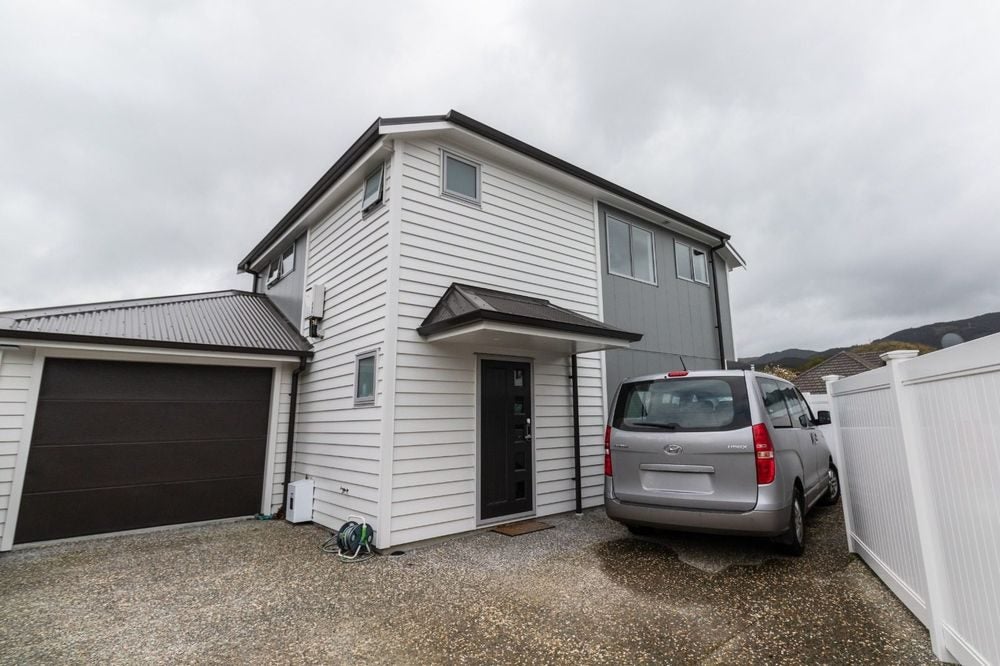 12B Palmer Crescent, Silverstream, Upper Hutt - Carousel 1