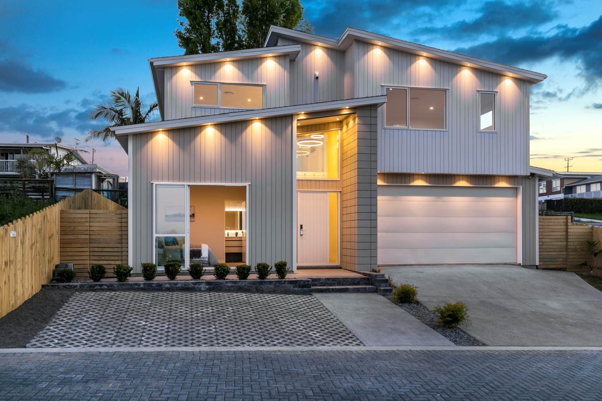 3 Merv Clarke Lane, Massey, Auckland - Carousel 1