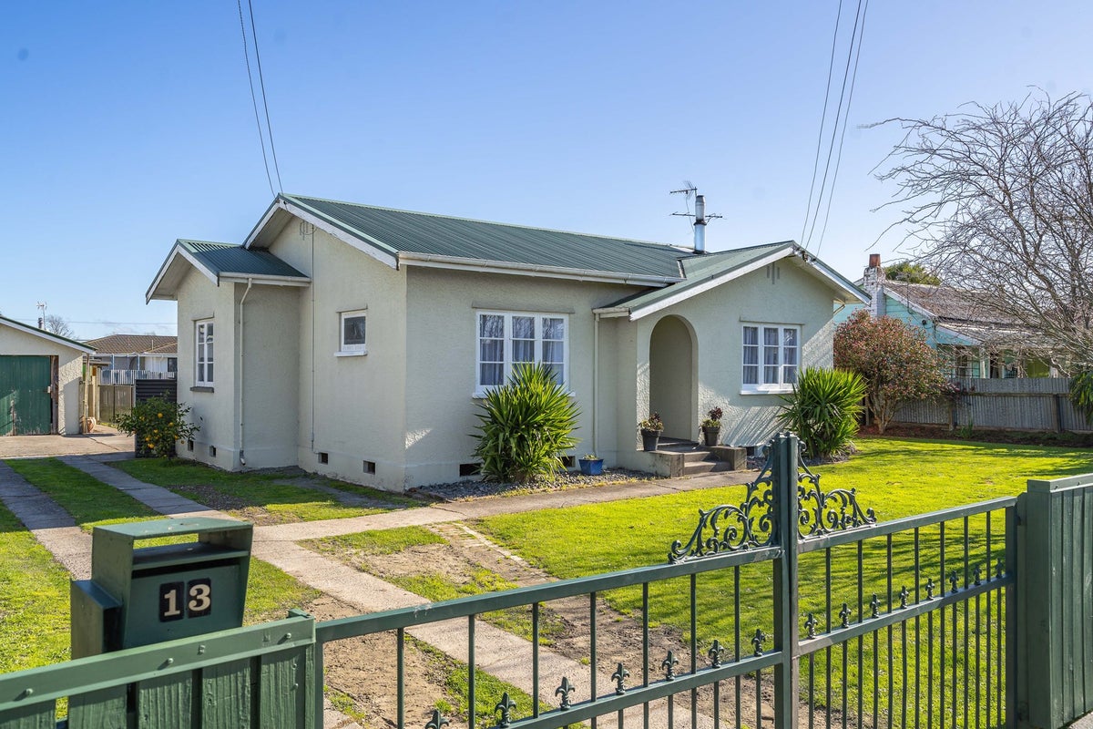 13 Waltons Avenue, Kuripuni, Masterton - Carousel 23