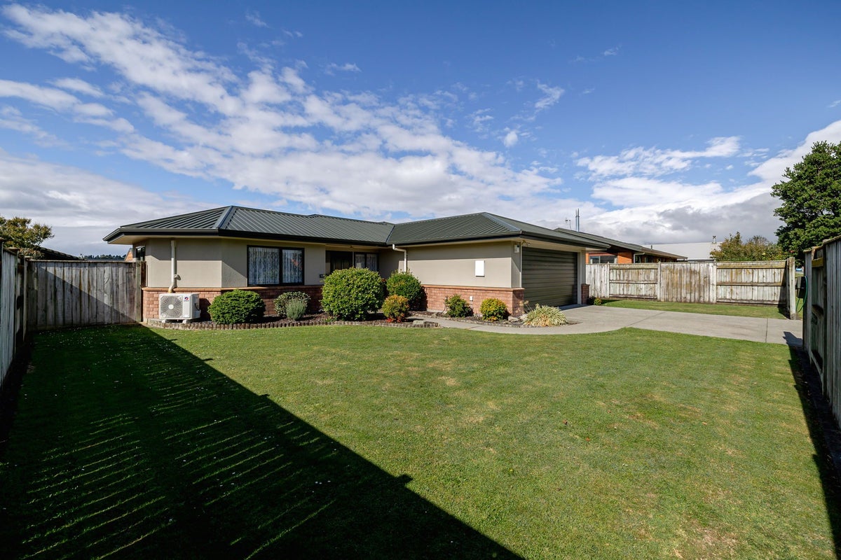 105 Summerhill Drive, Fitzherbert, Palmerston North - Carousel 1
