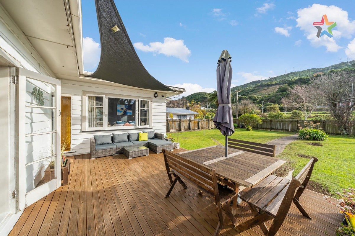 24 Golf Road, Manor Park, Lower Hutt - Carousel 1