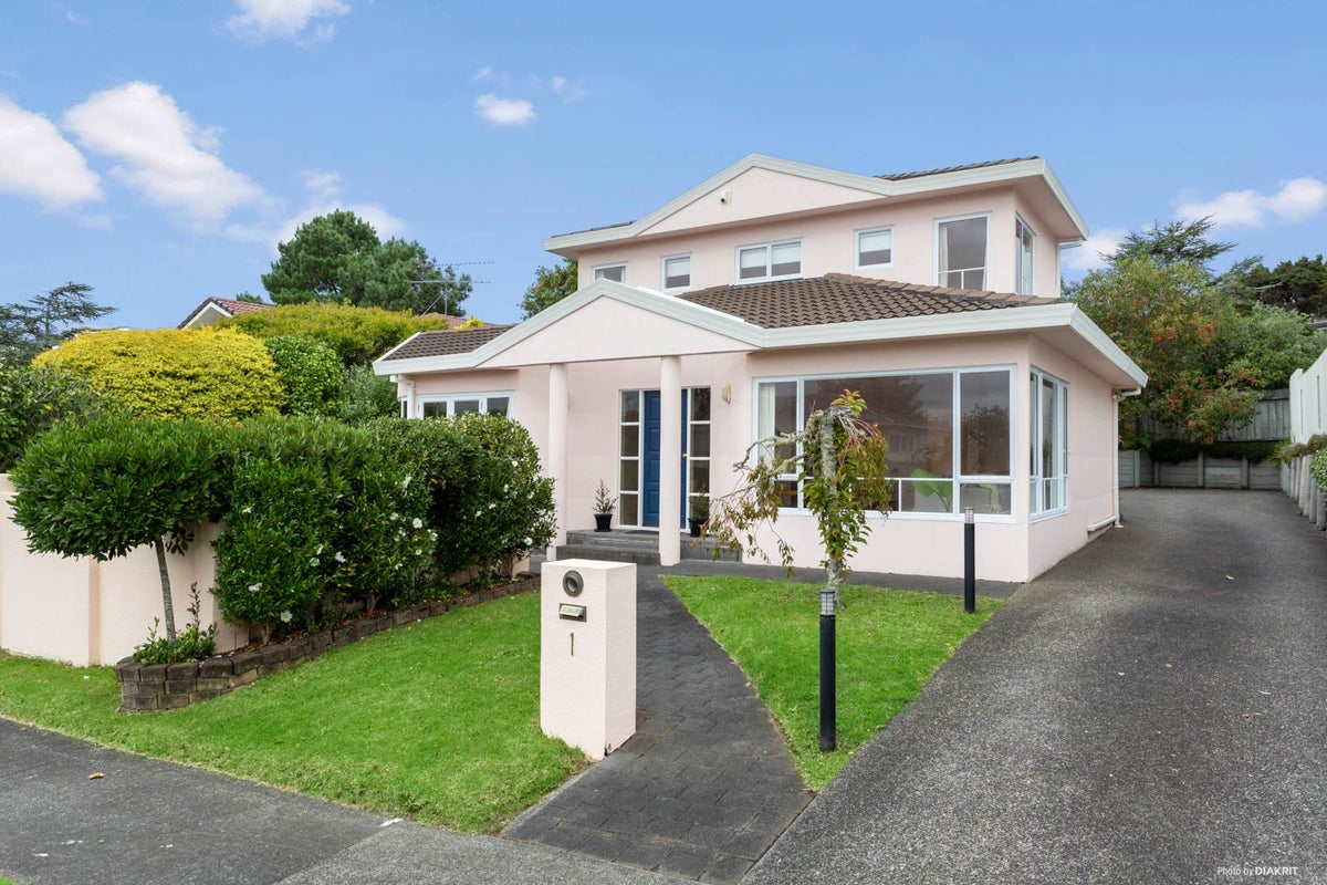 1 Ravenstone Place, Chatswood, Auckland - Carousel 1