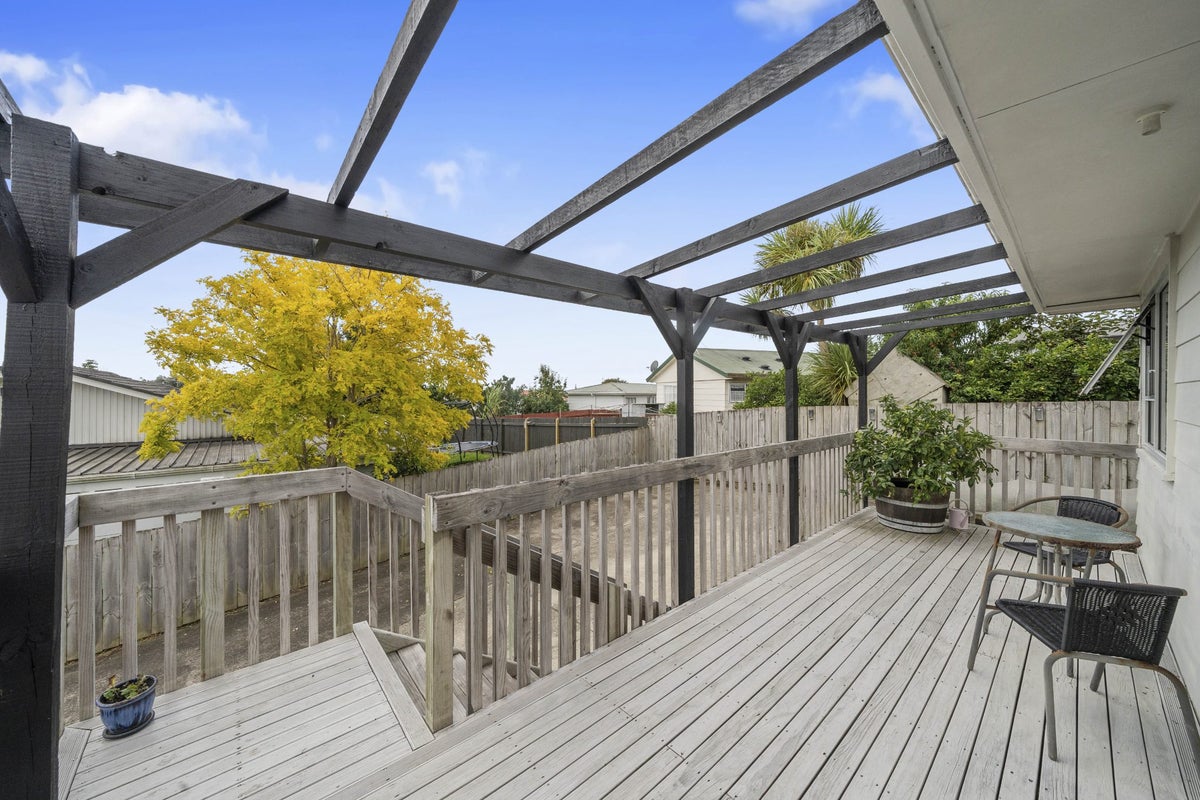 2/20 Shalimar Place, Clover Park, Auckland - Carousel 2