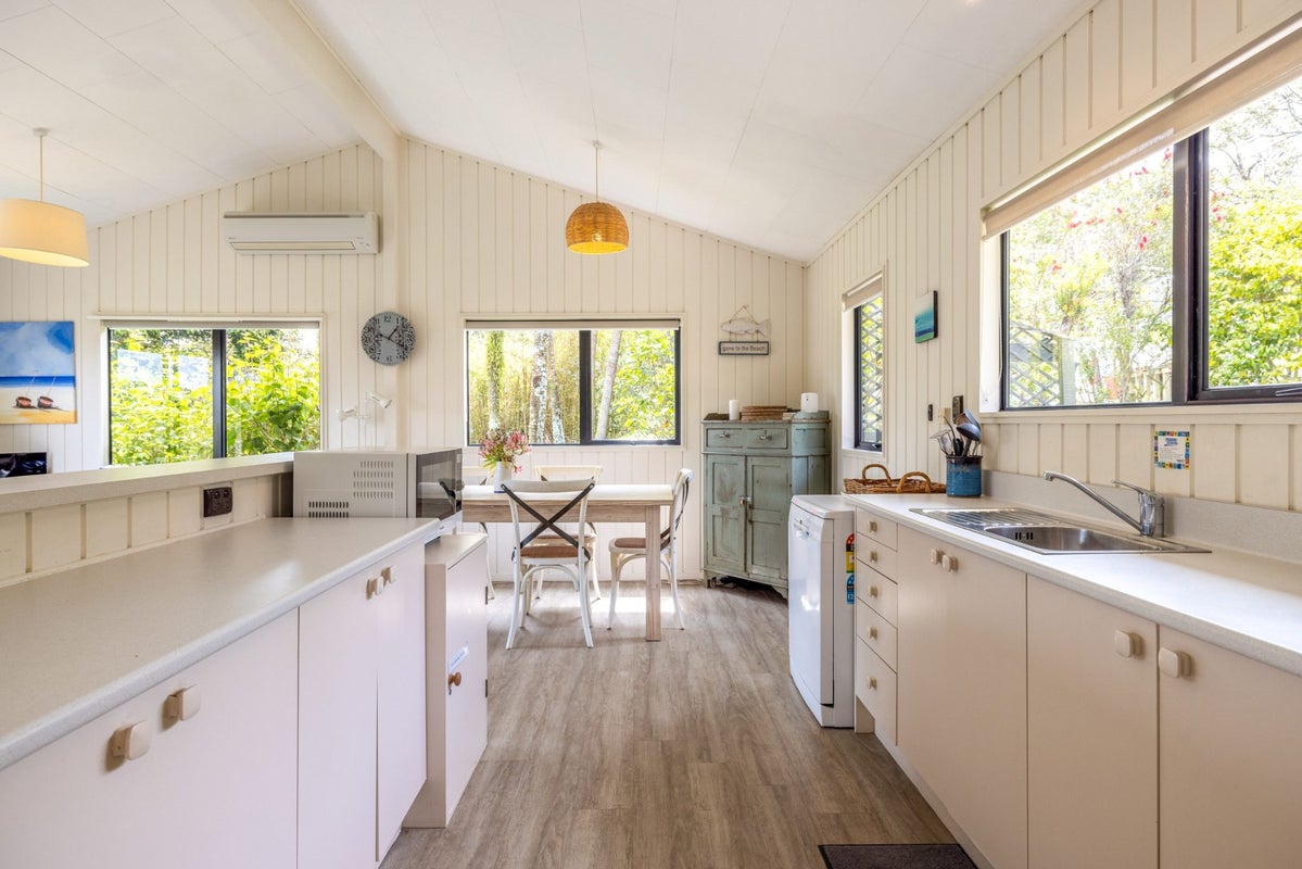 472A Sea View Road, Onetangi, Waiheke Island - Carousel 2