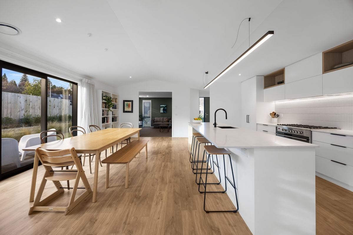9 Magpie Place, Wanaka - Carousel 2