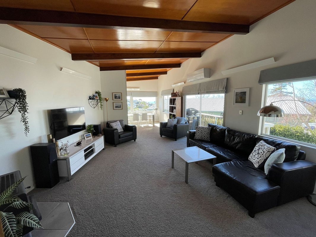 11 Randall Place, Hospital Hill, Napier - Carousel 2